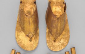 مصریان با صندل‌های طلایی در گور